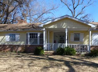 132 Redbud Dr, Winfield, KS 67156