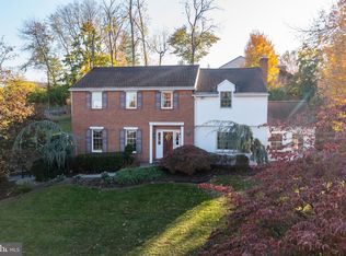 2 Dogleg Dr, Reading, PA 19606
