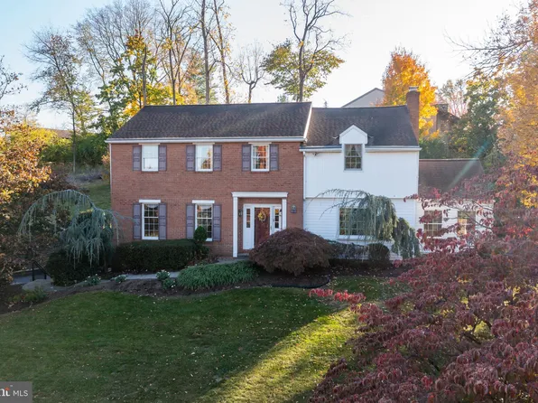 2 Dogleg Dr, Reading, PA 19606