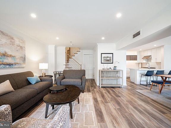 5th image of 1645 International Dr #Townhouse 14
