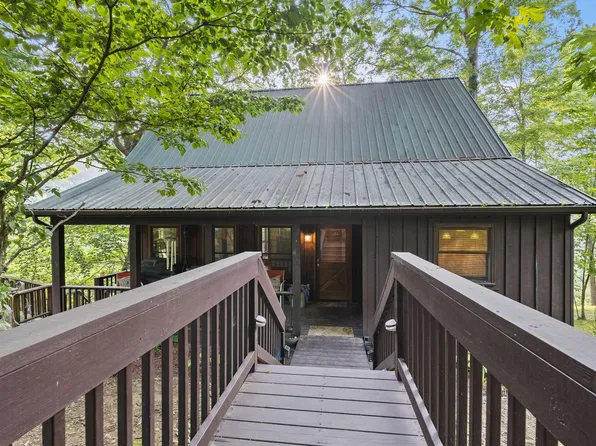 176 The Village Dr, Nancy, KY 42544