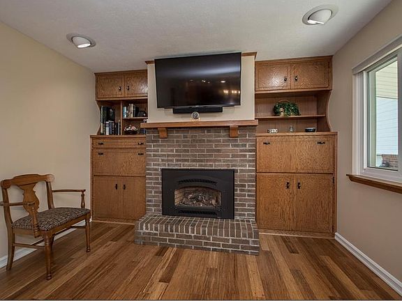 4th image of 1315 Beverly Dr