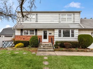 246 Cherry St, Farmingdale, NY 11735