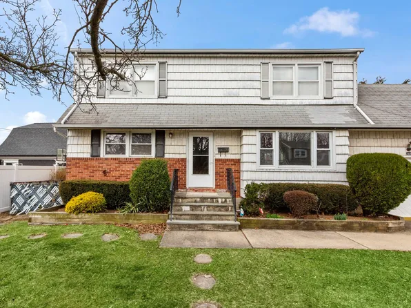 246 Cherry St, Farmingdale, NY 11735