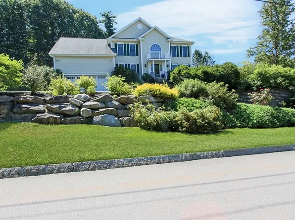 1 Sweet Meadow Dr, Nashua, NH 03063