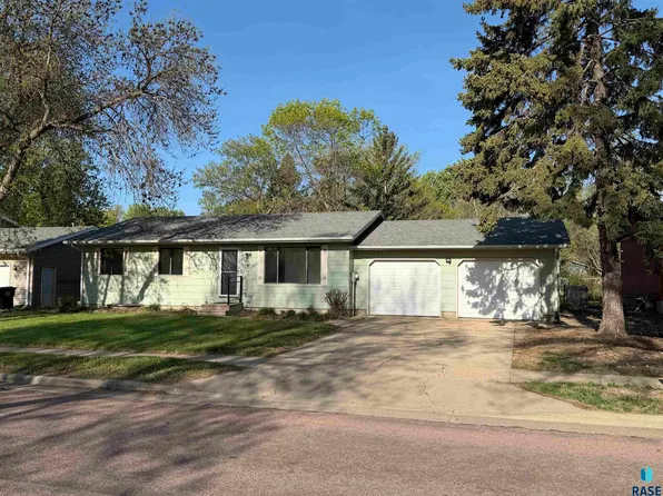 913 S Gordon Dr, Sioux Falls, SD 57110