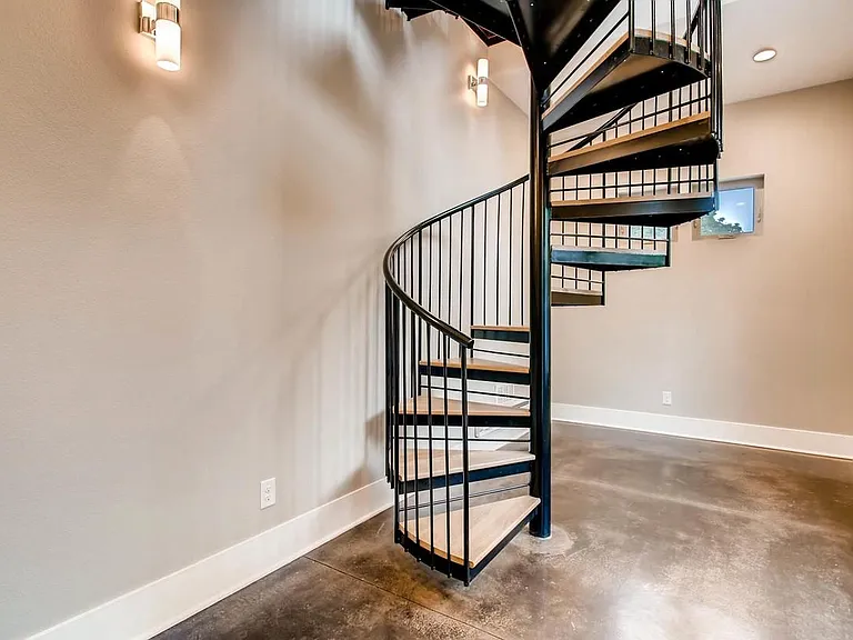 5620 S Sycamore St — Photo 5