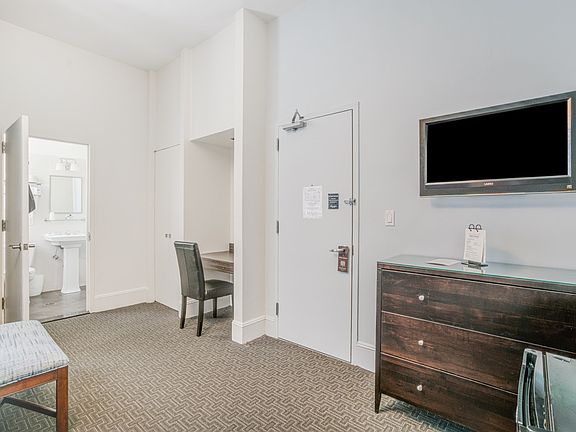 3rd image of 144 E 40th St #603