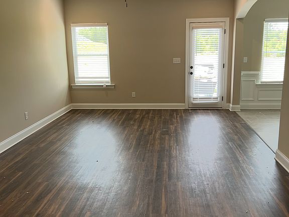 2nd image of 606 Pine St