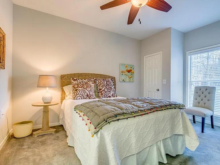 South Bluffs Apartments — Photo 64