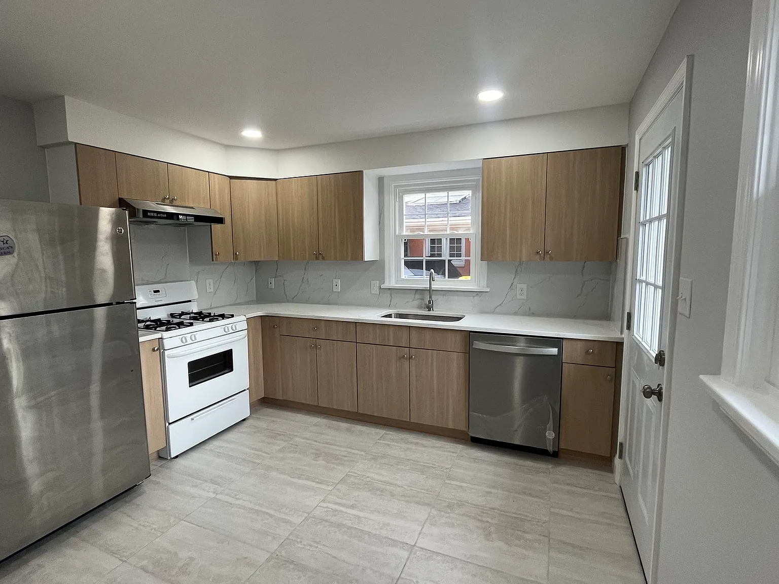 3 bed, 1530 sqft, $2,500 — Photo 2