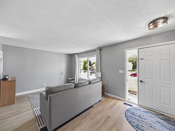4th image of 1032 S 50th Pl