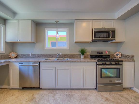 4th image of 1145 Marine Ave