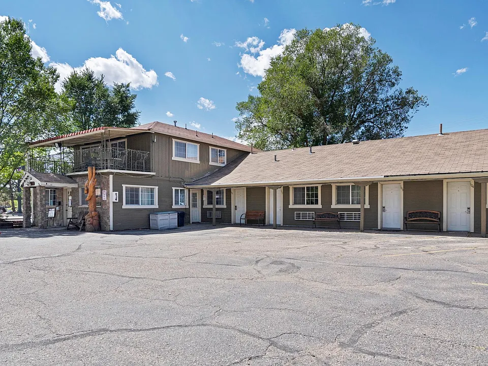 627 W Victory Way