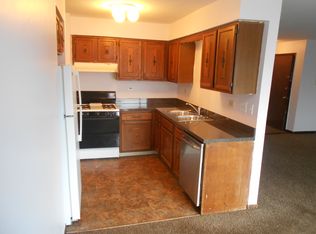 111 W 65th St APT 4, Westmont, IL 60559