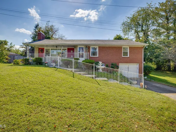 405 Twin Oaks Dr, Johnson City, TN 37601