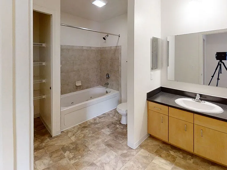 Lynbrook Apartments and Townhomes — Photo 96