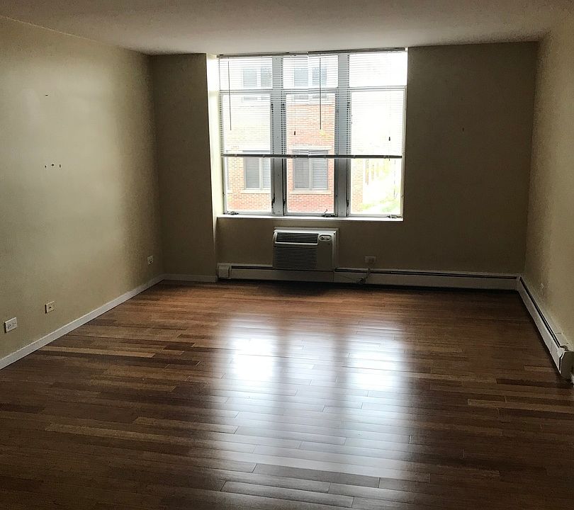 2nd image of 580 N Bank Ln APT 25
