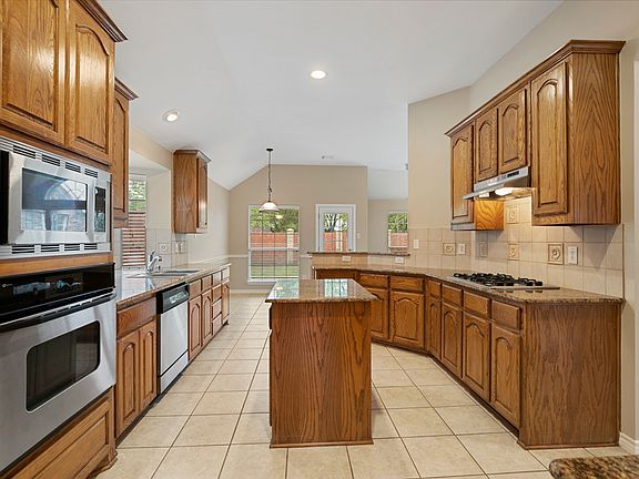 3rd image of 10110 Saint Georges Dr