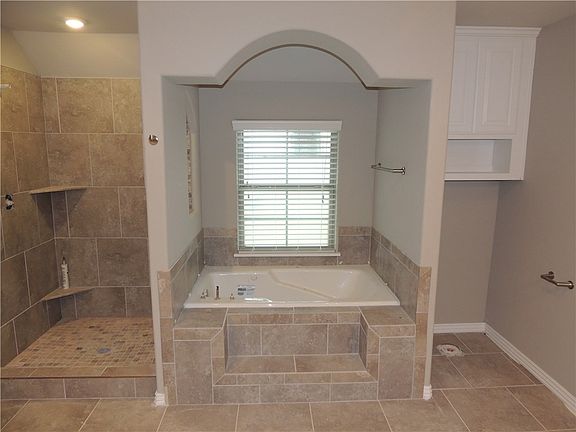 5th image of 4504 SW Graystone St
