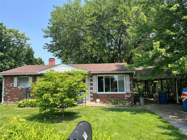 140 Hillcrest Dr, Glen Carbon, IL 62034