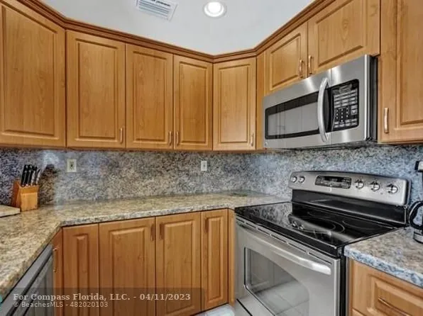 188 Burgundy Dr, Delray Beach, FL 33484