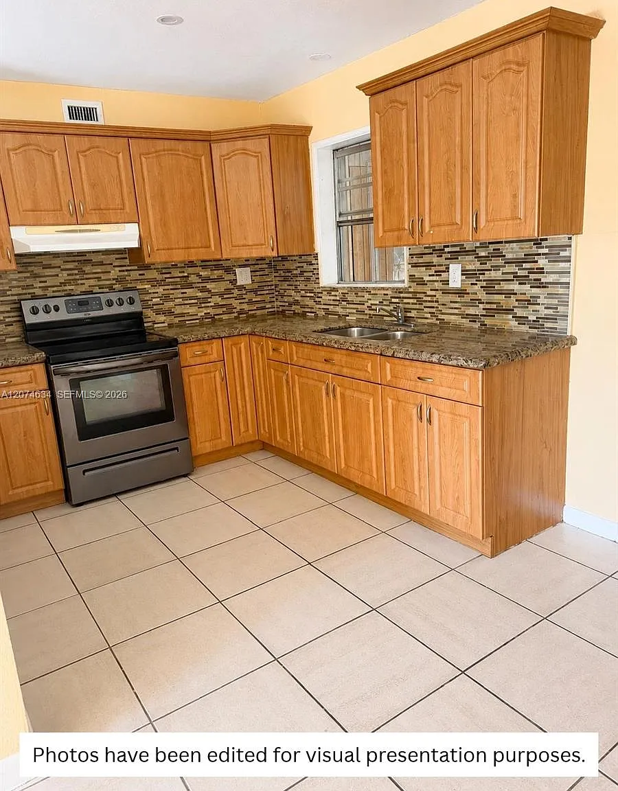 Broward Estates Sec 1 — Photo 3