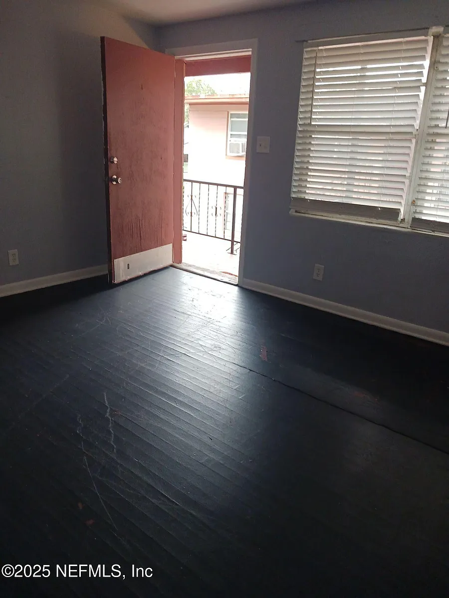 Building Photo - 1145 W 25th St #4