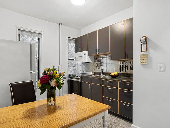 2nd image of 157 W 123rd St APT 3A