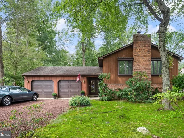 2 Chelsea Ct, Marlton, NJ 08053