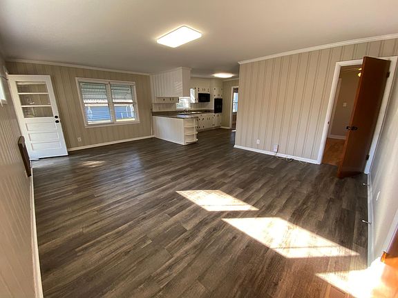 Huge great room. Awesome for entertaining. Open concept kitchen. Loads of natural light!