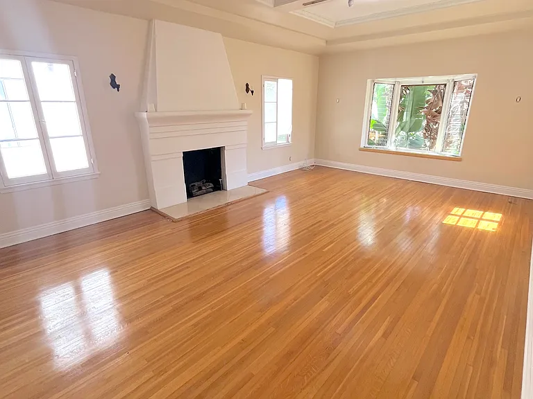 223 S Gale Dr #1/2 — Photo 3