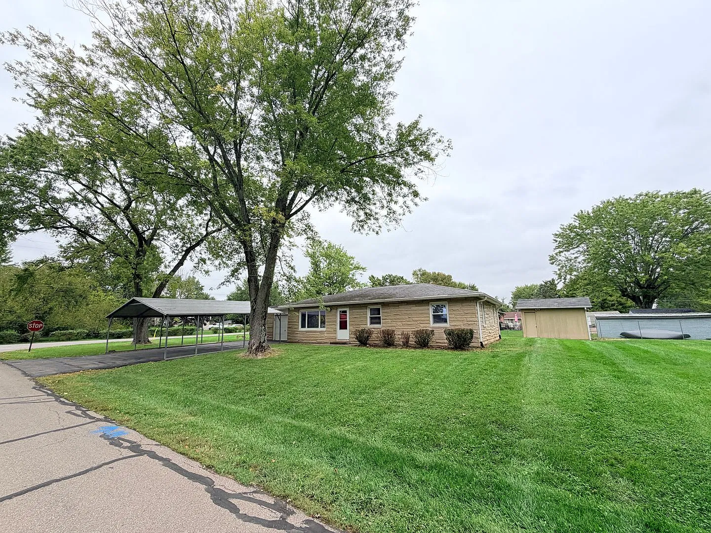 Now Showing: 3 Bedroom / 1 Bathroom Home Located At 2262 W Northgate Dr. In Columbus, In — Photo 2