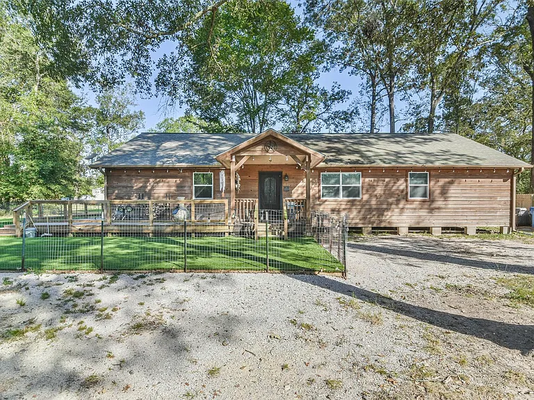 24237 Creekwood Dr — Photo 1