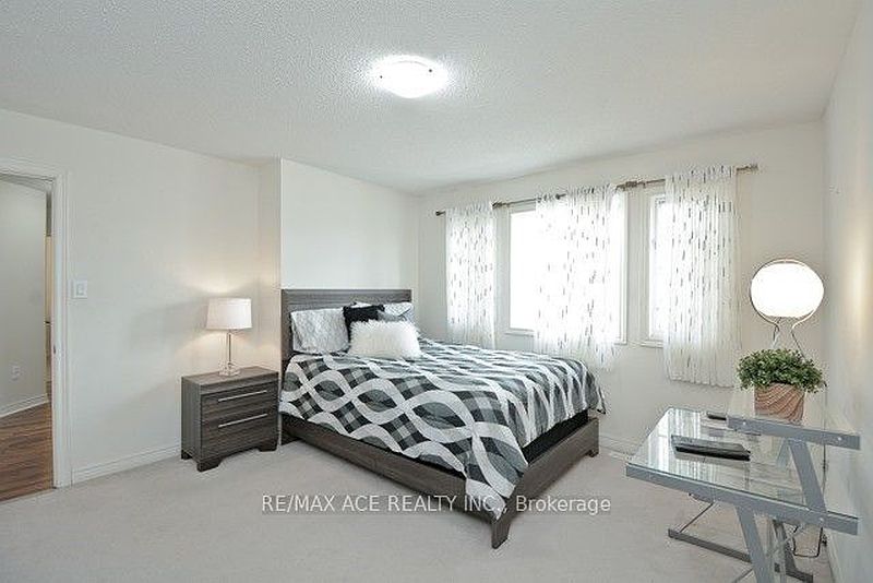 Ajax House for rent - 4 Bedrooms — photo 14