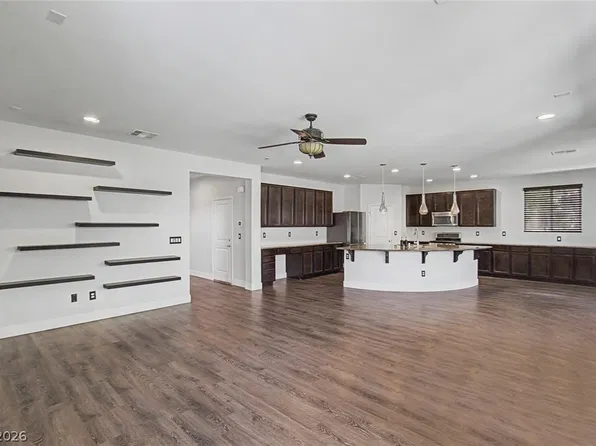 10290 Turia Gardens Rd, Las Vegas, NV 89135