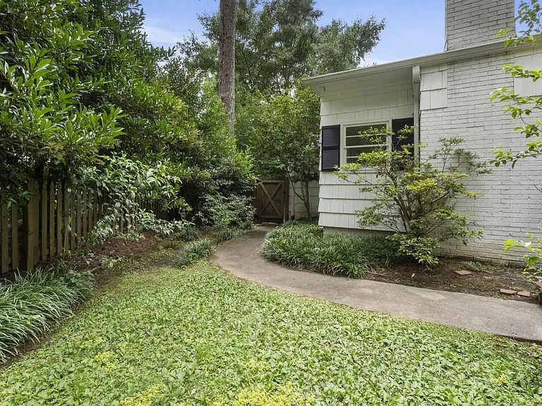 2151 Radcliffe Dr NW — Photo 31