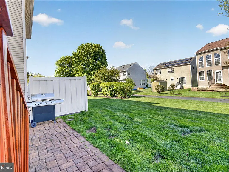 313 Fountayne Ln — Photo 46