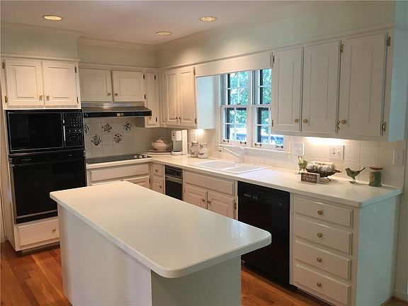 5th image of 8740 Lake Glen Ct