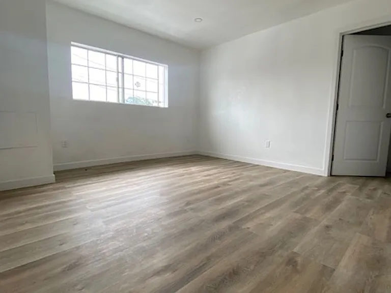 4214 Avalon Blvd — Photo 9