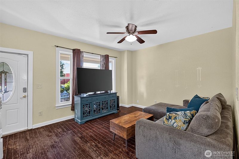 5th image of 617 N Fife Street