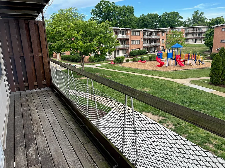 Campus Gardens — Photo 135