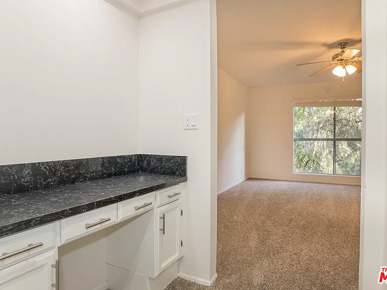 410 S Barrington Ave #205 — Photo 28