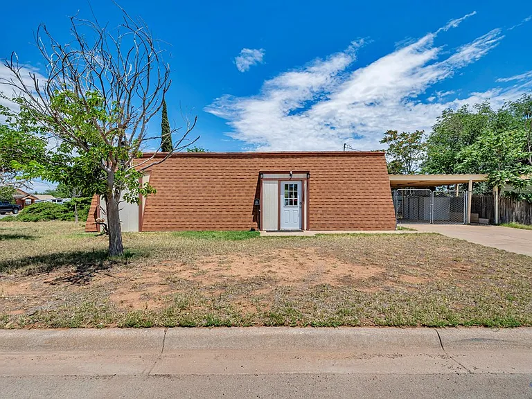 1707 College Ave — Photo 6