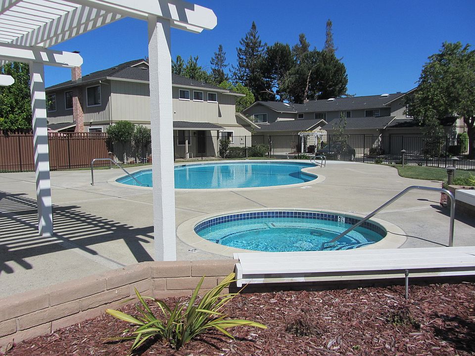 Pool & Jacuzzi