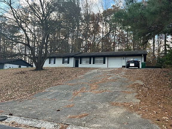 2nd image of 2233 Seven Oaks Cir