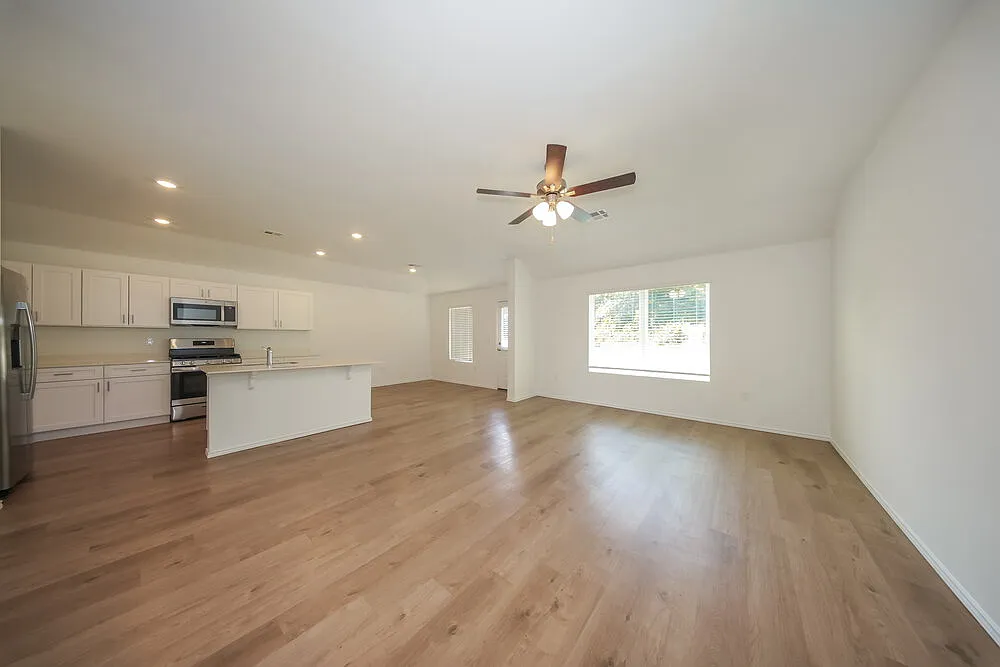 4 bed, 2.0 bath, 1840 sqft, $2,125 — Photo 3