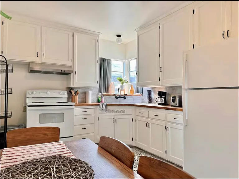 1350 N Echo Ave — Photo 5