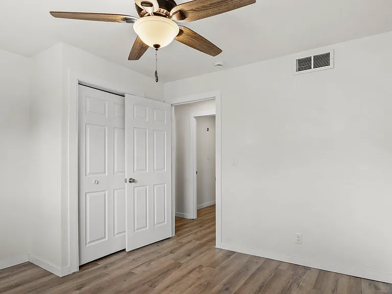 512 S Main St — Photo 12