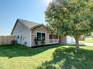 807 169th St, Basehor, KS 66007